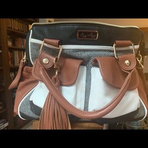 Gorgeous diaper bag!